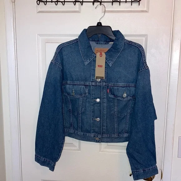 NWT Levi’s Cropped Denim Trucker Jacket MSRP $79.50 Eco Blue Denim - Picture 1 of 9